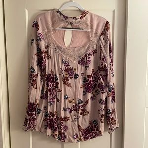 Gorgeous floral blouse, size XL.